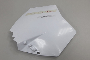 Пластик, передний номерной щиток J1/J5  J1F113WH1